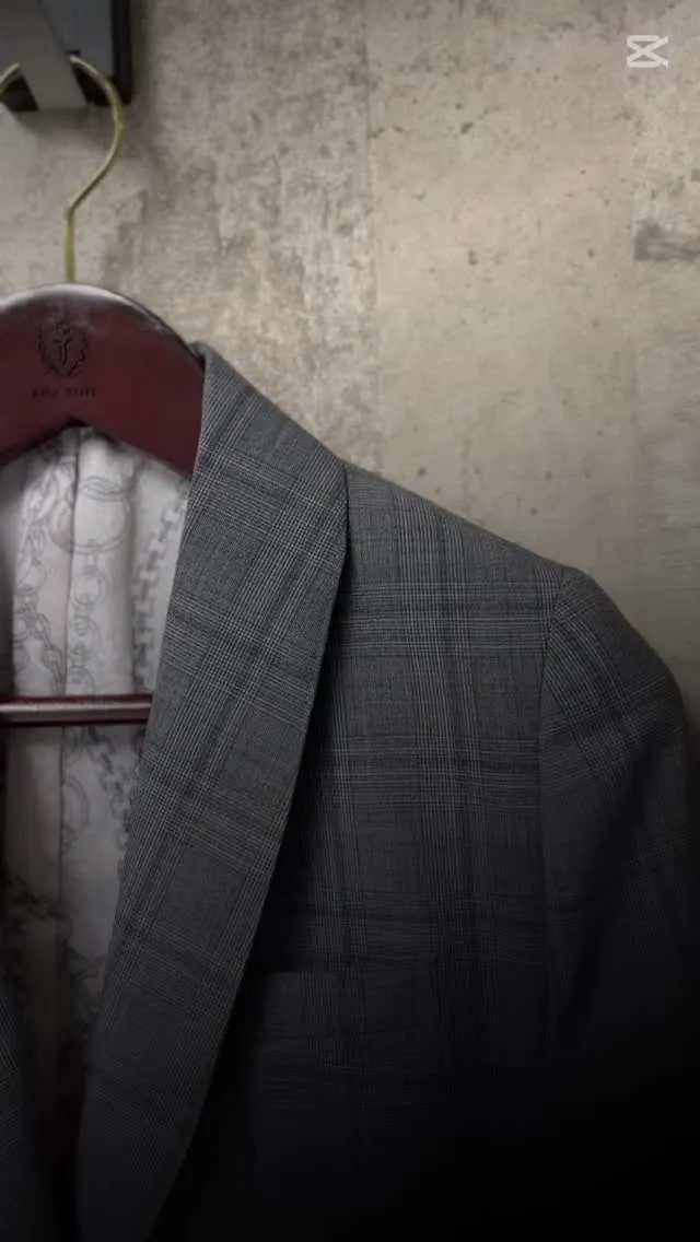 自分好みのレディーススーツをオーダーで。